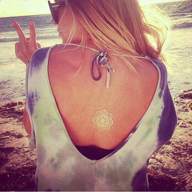BEACH BABE