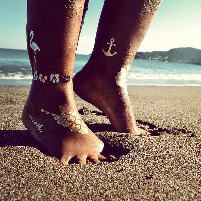 BEACH BABE