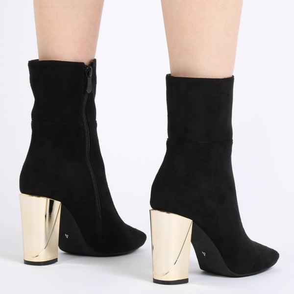 A Fashionista's Guide to... Fall Boot Trends!